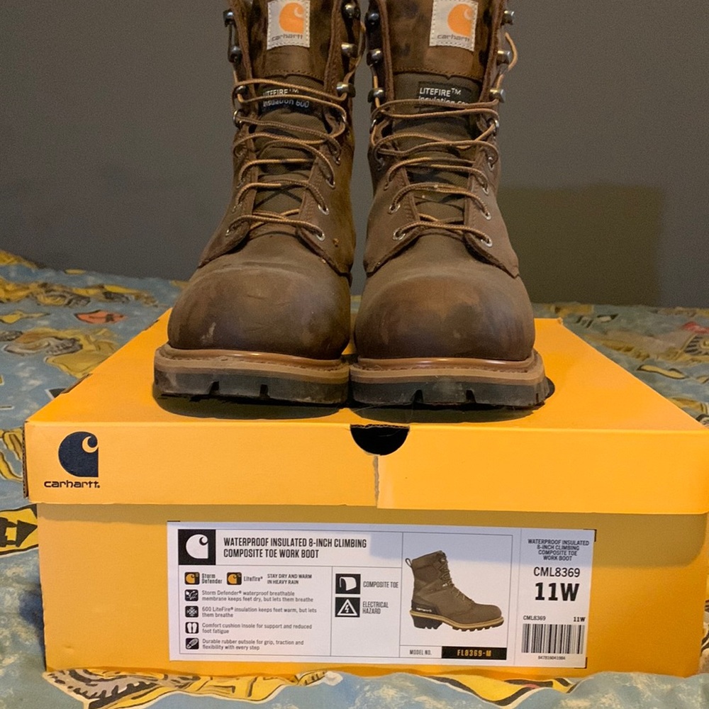 Carhartt Mens Size 11 Steel Toe Insulated Logger Boots.